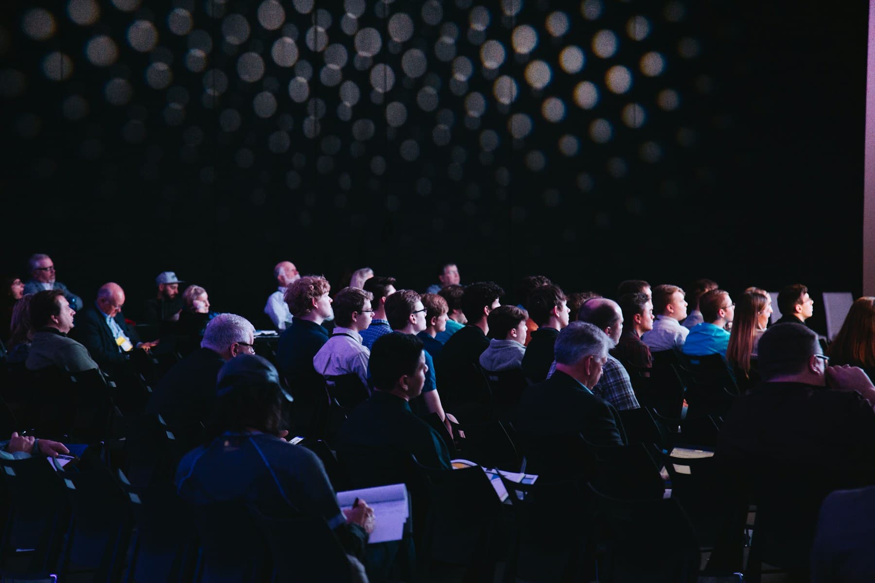 Leden van verschillende groepen tijdens een gezamenlijk evenement
